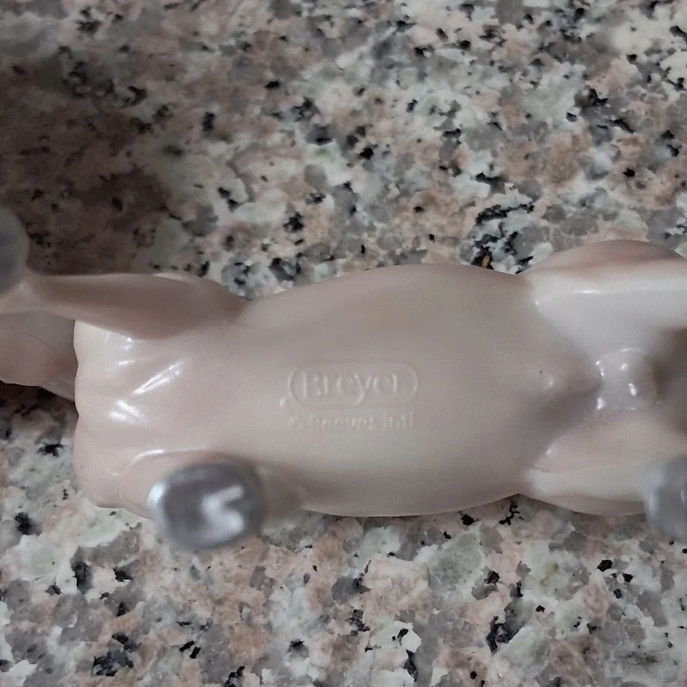 Breyer Freedom Series Classics Aurora Unicorn Model 62059 Pearl Pink 1:12